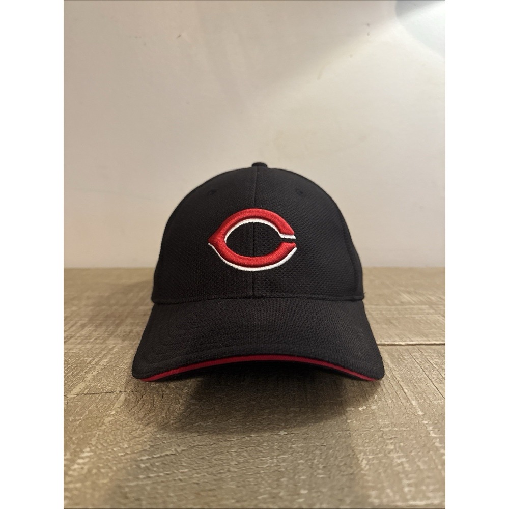 Cincinnati Reds NEW ERA Black Fitted Baseball Cap Hat Black Small / Medium